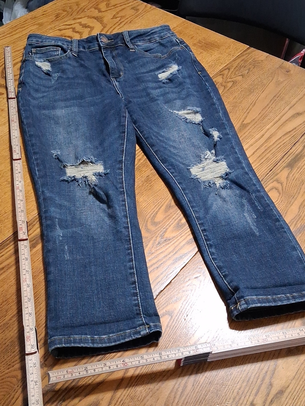 JUDY BLUE Jeans Womens 7 / 28 Denim Preowned Distressed CAPRI FIT Used Pants